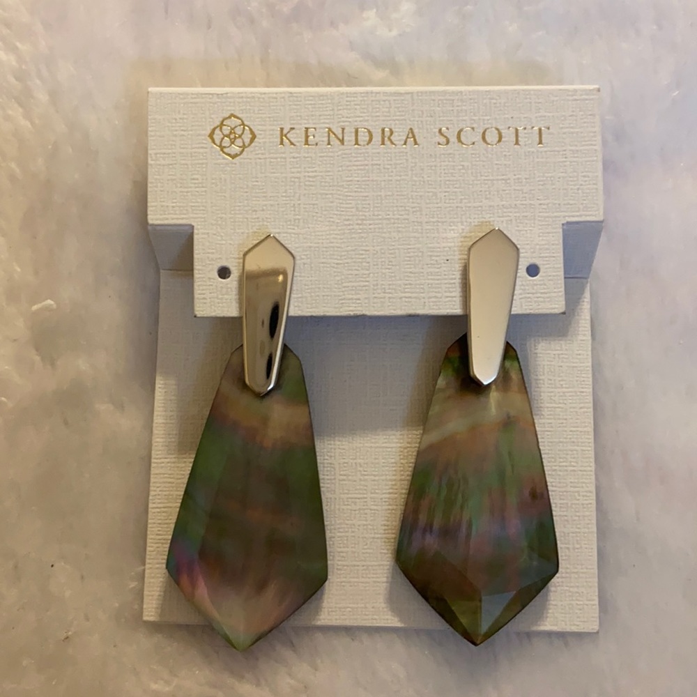 NEW WITH TAG… KENDRA SCOTT.. Darren Drop earrings. Spot on for Christmas 🎁 gift